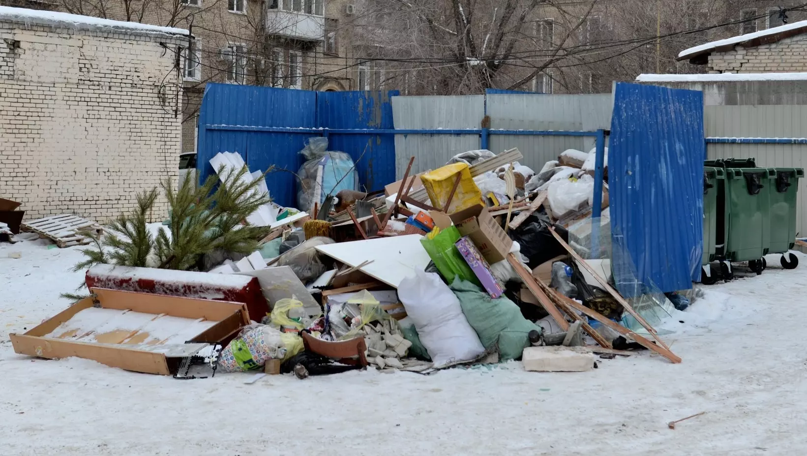В Челябинске прокуратура принимает жалобы на плохую уборку мусора