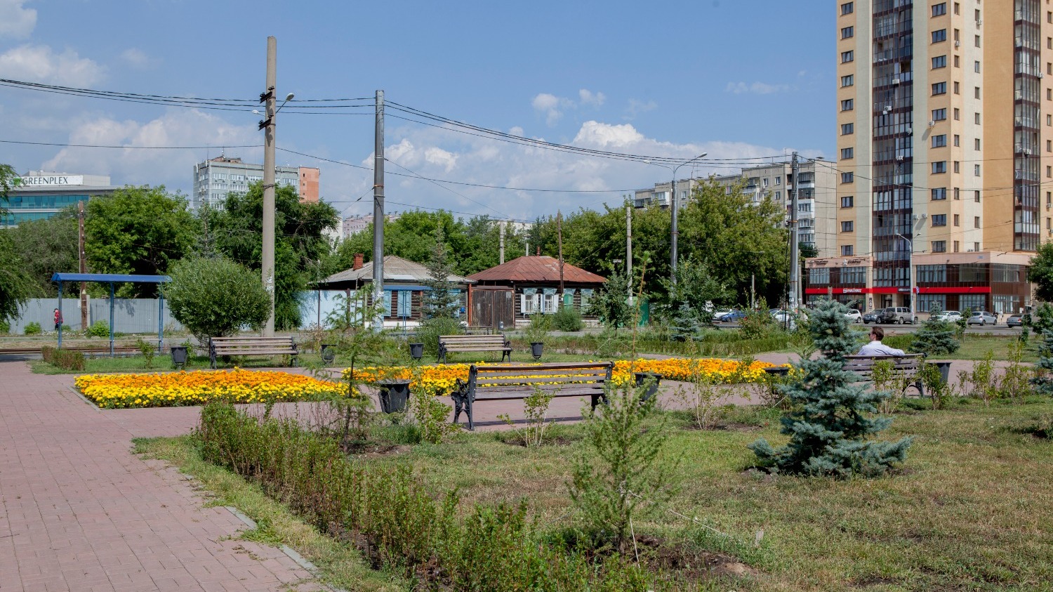 Сейчас площадь Павших - это небольшой сквер в историческом центре Челябинска