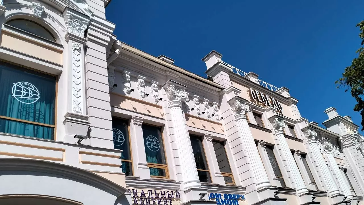 Магазин и сегодня остается архитектурным украшением центра Челябинска
