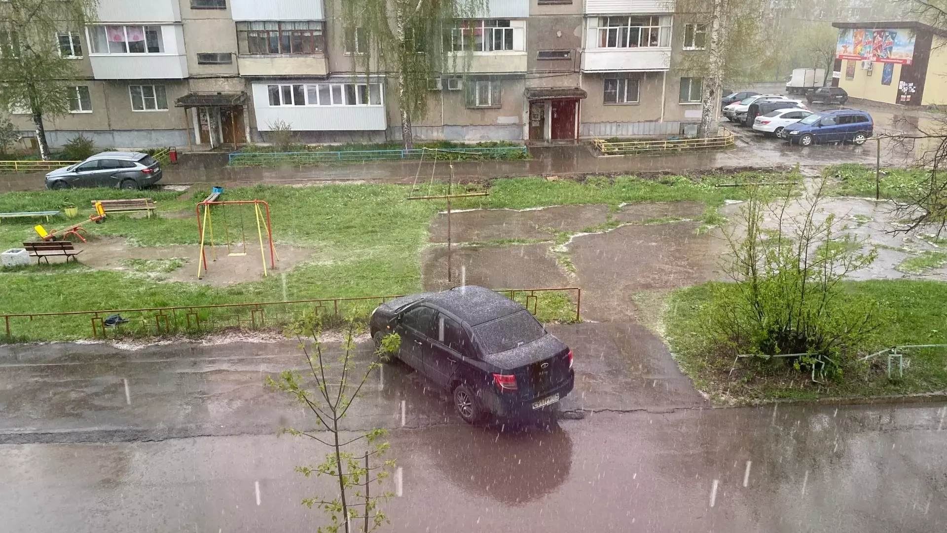 В нескольких городах Челябинской области пошел снег