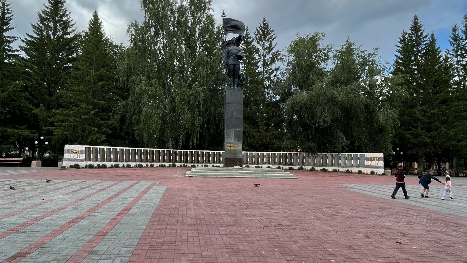 Памятник Неизвестному солдату в парке Победы в Чебаркуле