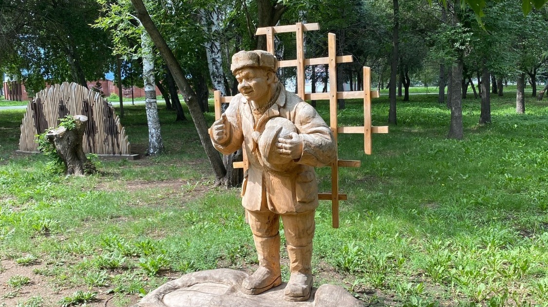 Скульптура из дерева 