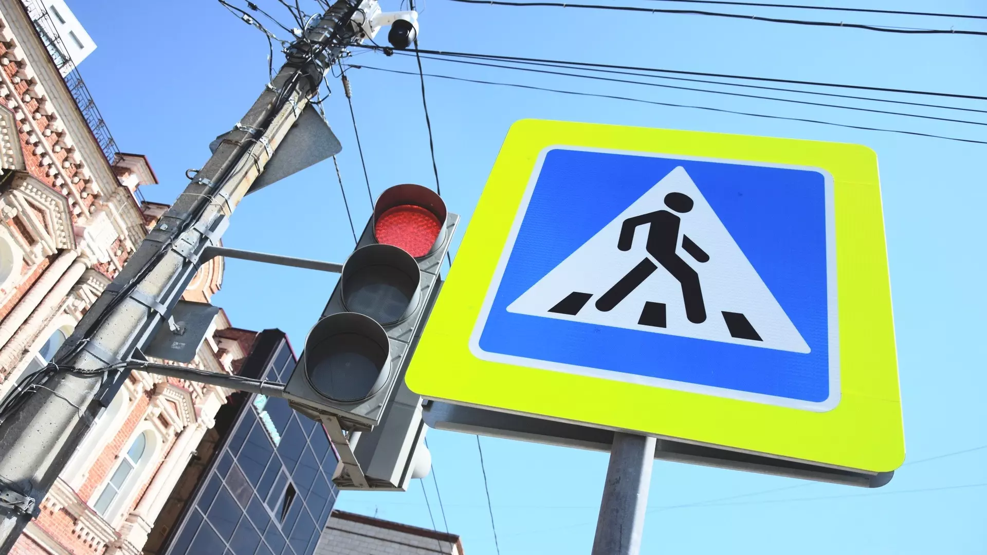 В Челябинске отключили светофоры на двух перекрестках до вечера 6 мая