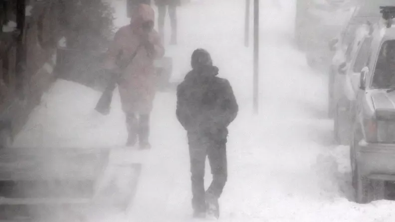 Жители Магнитогорска пожаловались на плохую очистку дорог в снежный шторм