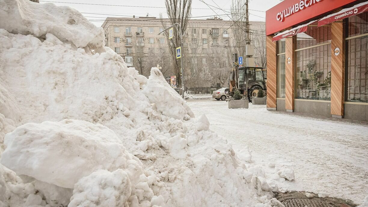 Обильный снегопад создал проблемы с вывозом мусора в Челябинске