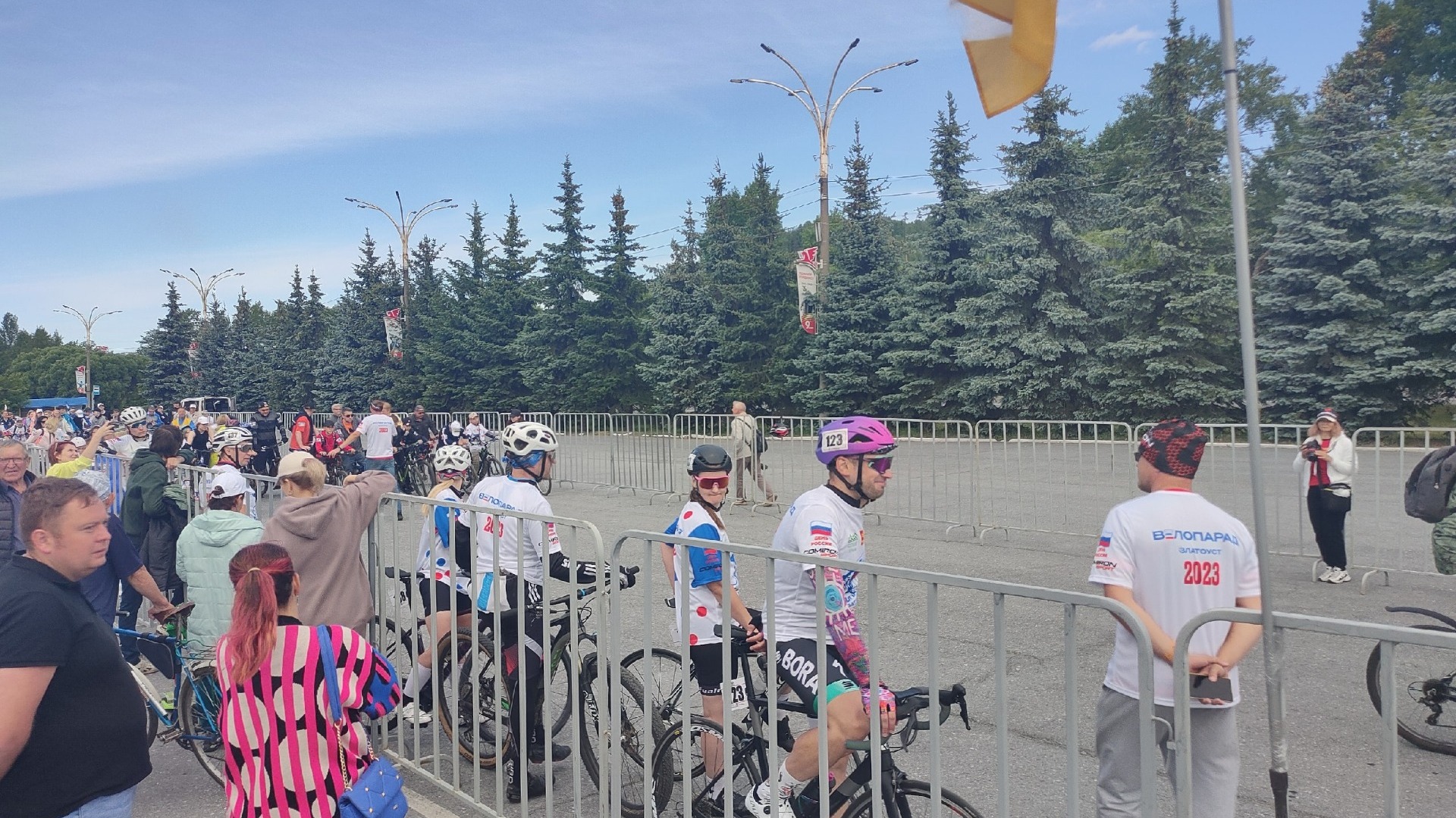 В Златоусте, в честь Дня России, состоялся большой велопарад