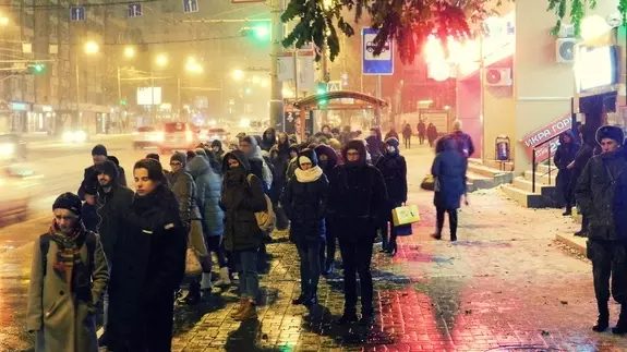 Копейчане мерзнут по два часа на остановках из-за задержек автобусов
