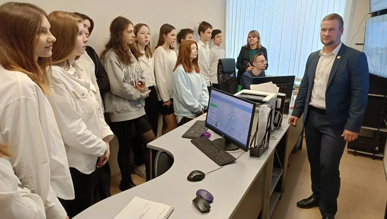 Ученики ИТ-лицея «Привилегия» узнали, как исследуют воздух в Челябинске