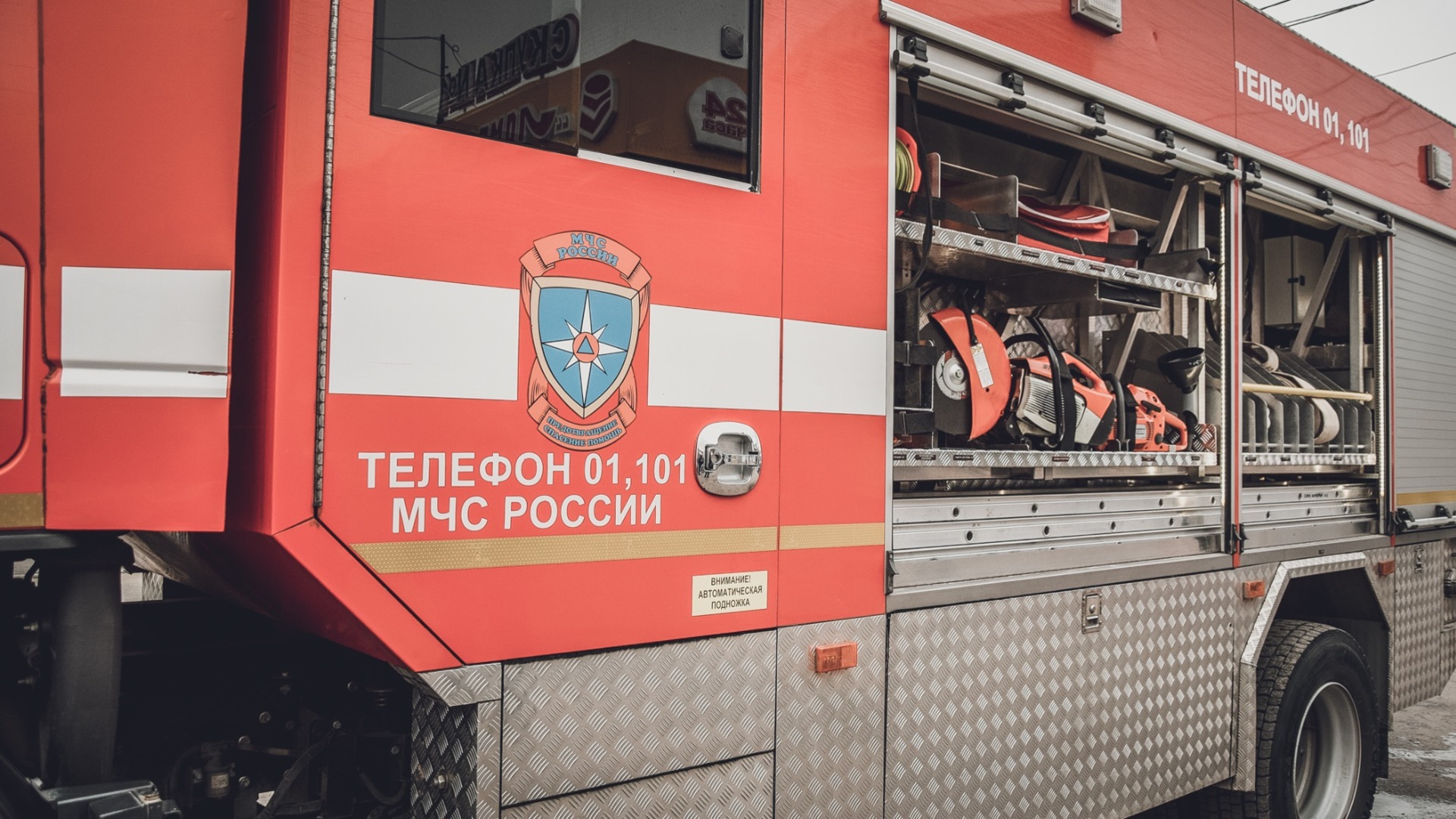 Административное здание вспыхнуло в районе АМЗ в Челябинске