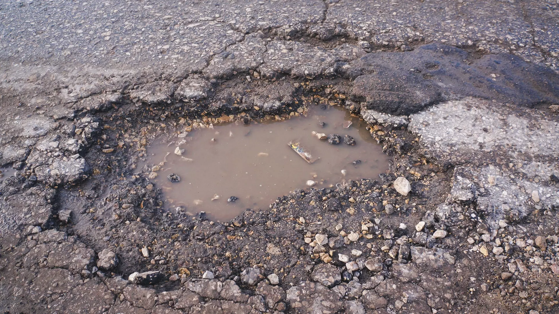 Ремонт размытых дорог начинают в Челябинской области