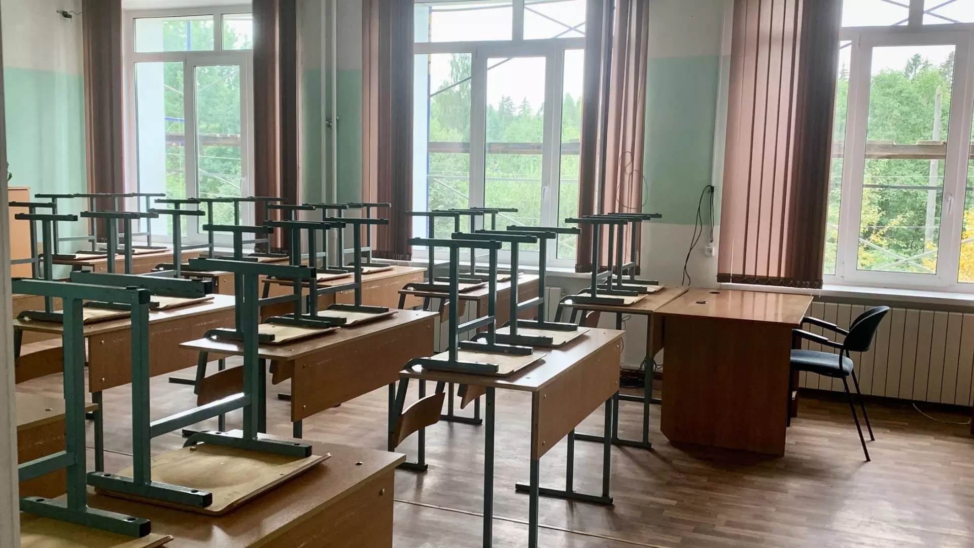 В школах Челябинска учеба проходит по плану