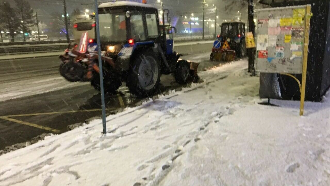 Две тысячи рабочих ликвидируют последствия снегопада в Челябинске