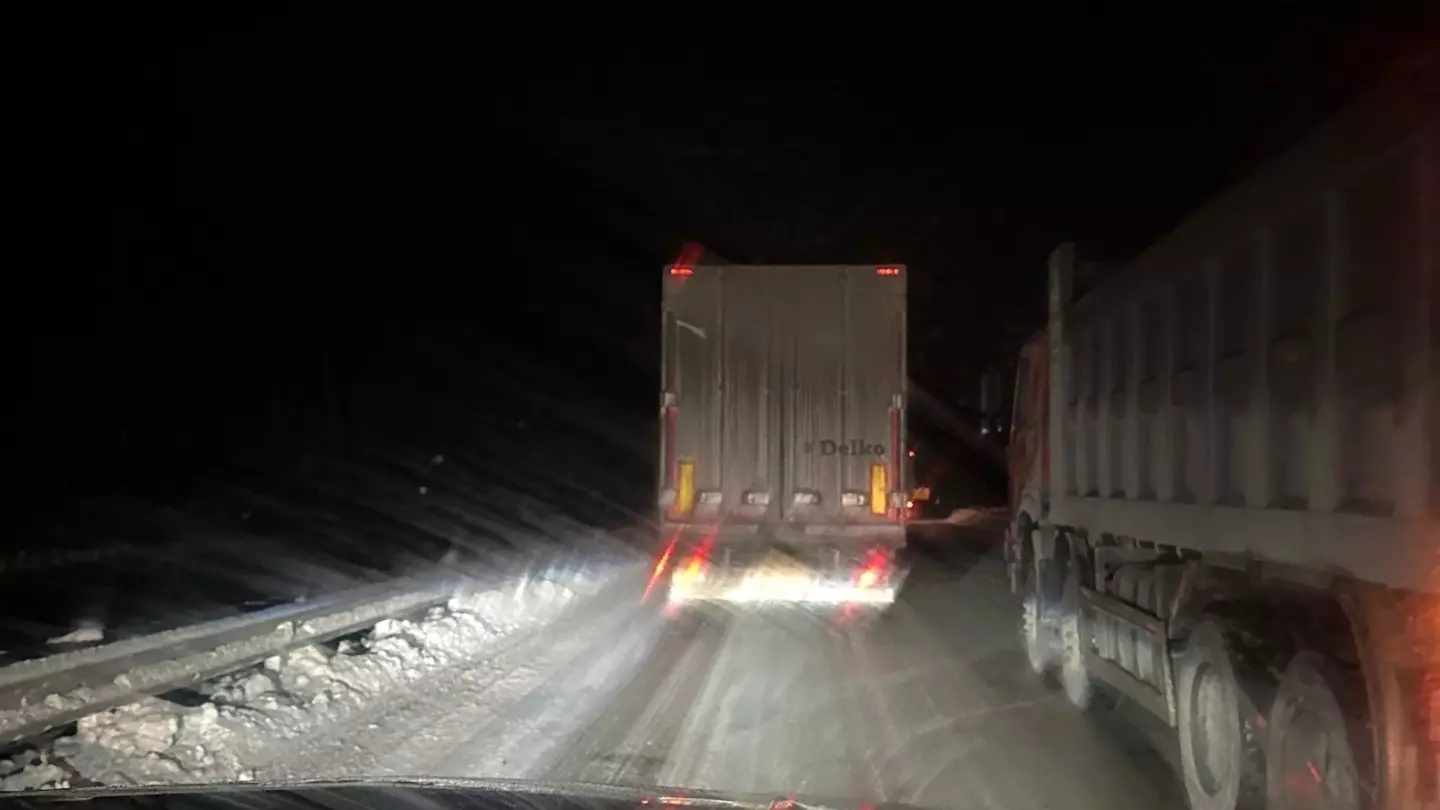 На трассе М-5 в Челябинской области ночью возник затор