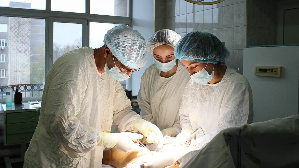Уникальную операцию провели хирурги из Челябинска на сердце футболиста