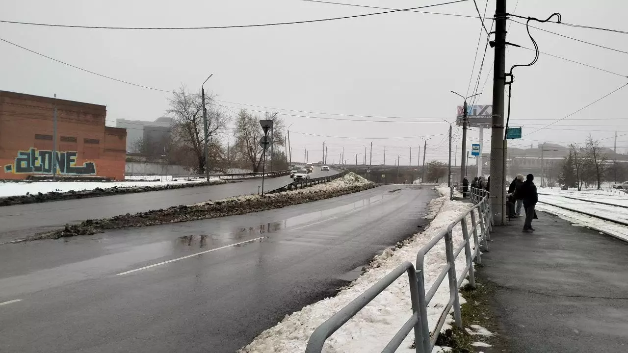 Жители Челябинска предлагают вернуть ограждения на перекрестки