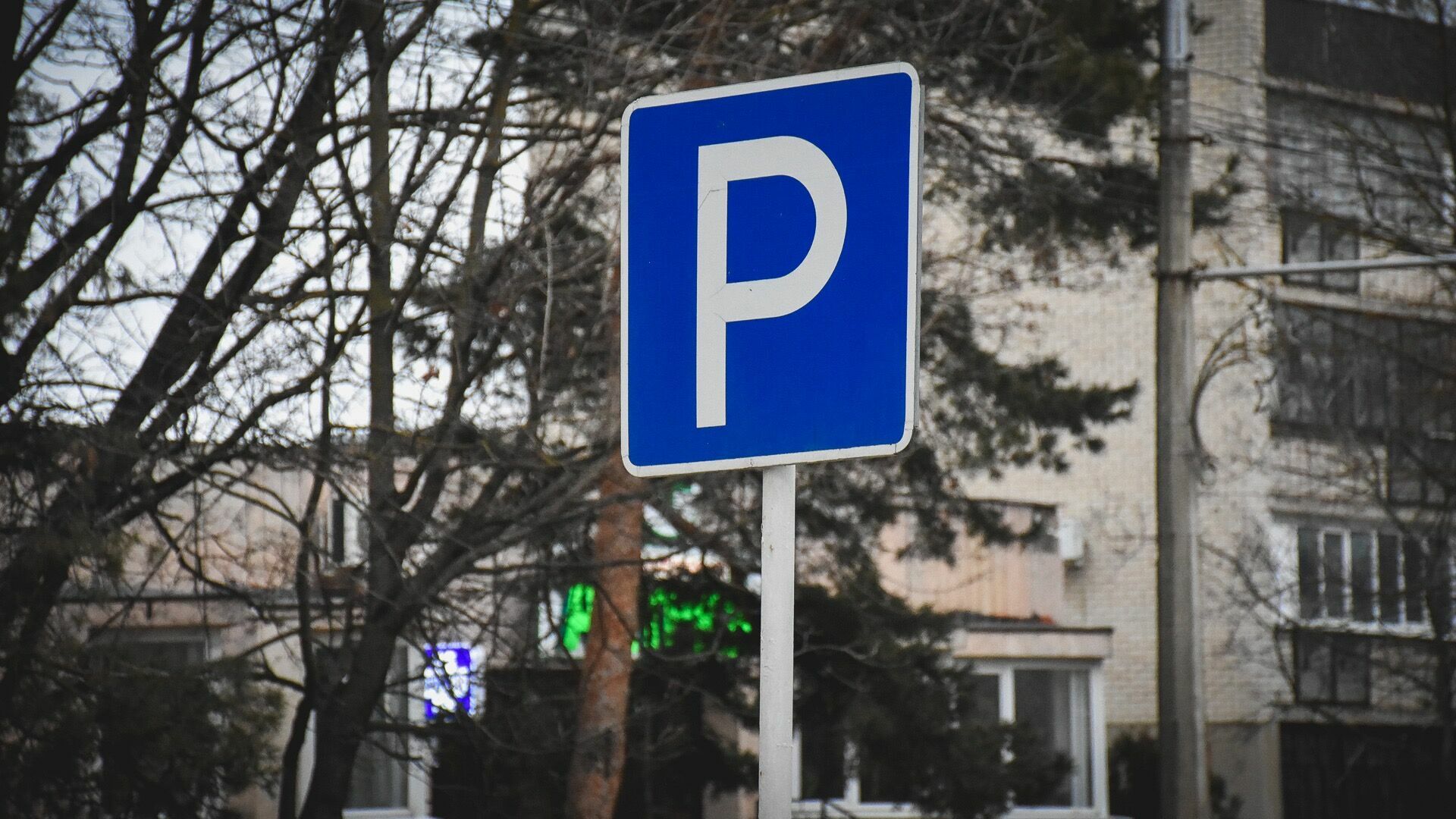 Замерзший труп мужчины нашли на парковке в городе Челябинской области