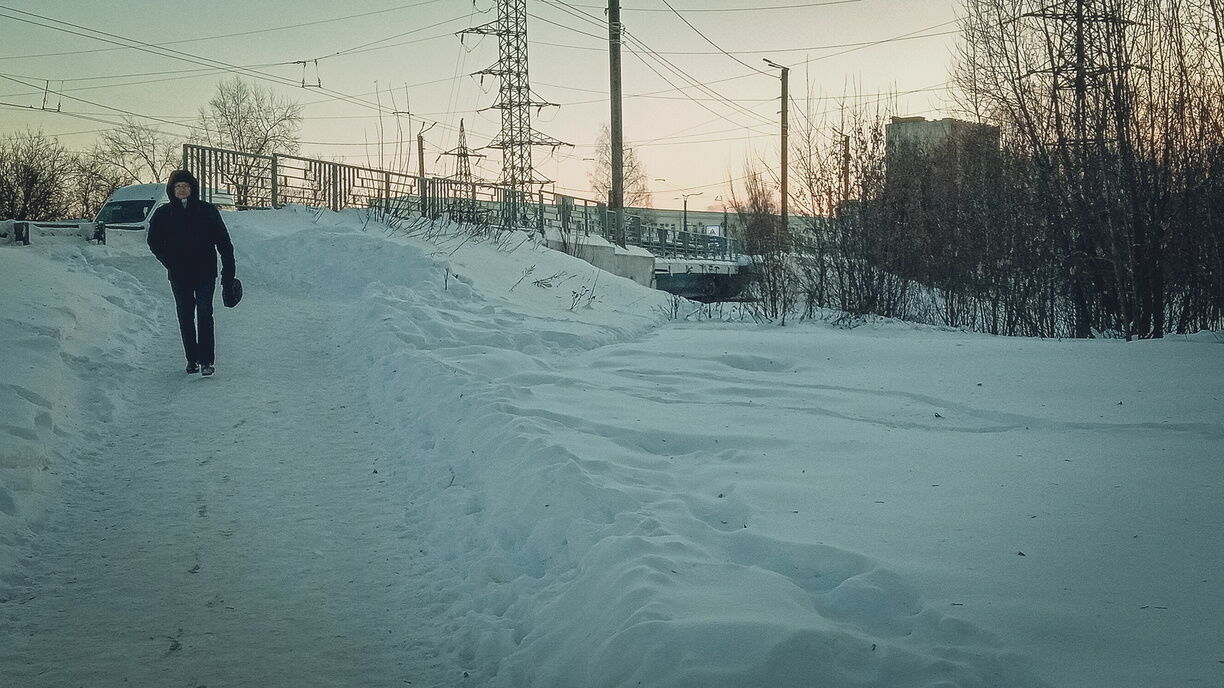 Не чистят снег и третий год нет ремонта дороги в этой деревне Челябинской области