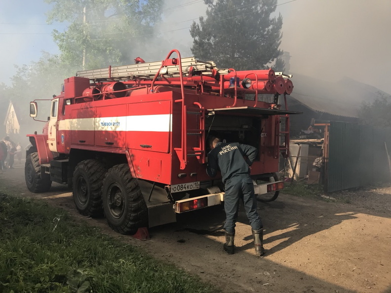 Крупный пожар в частном доме произошел в Челябинской области