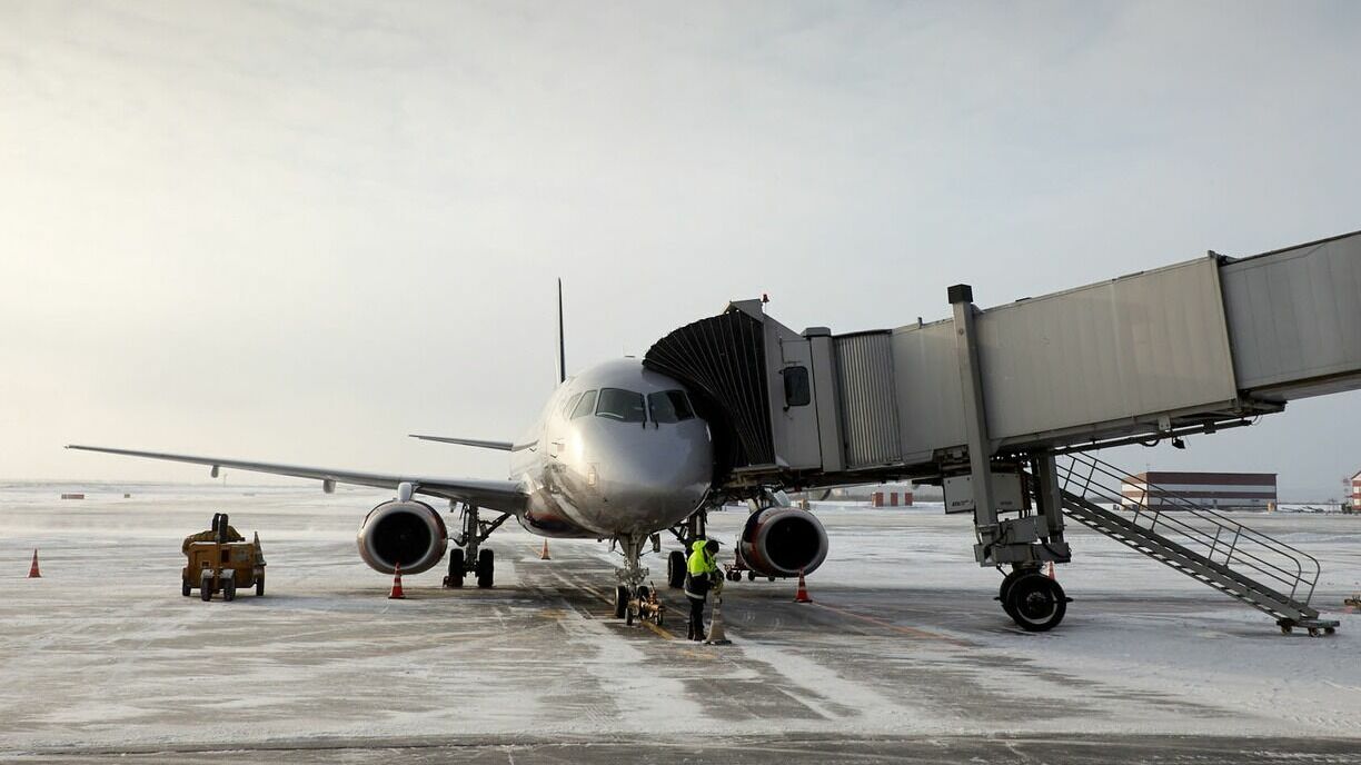 Восемь авиарейсов было задержано в аэропорту Челябинска