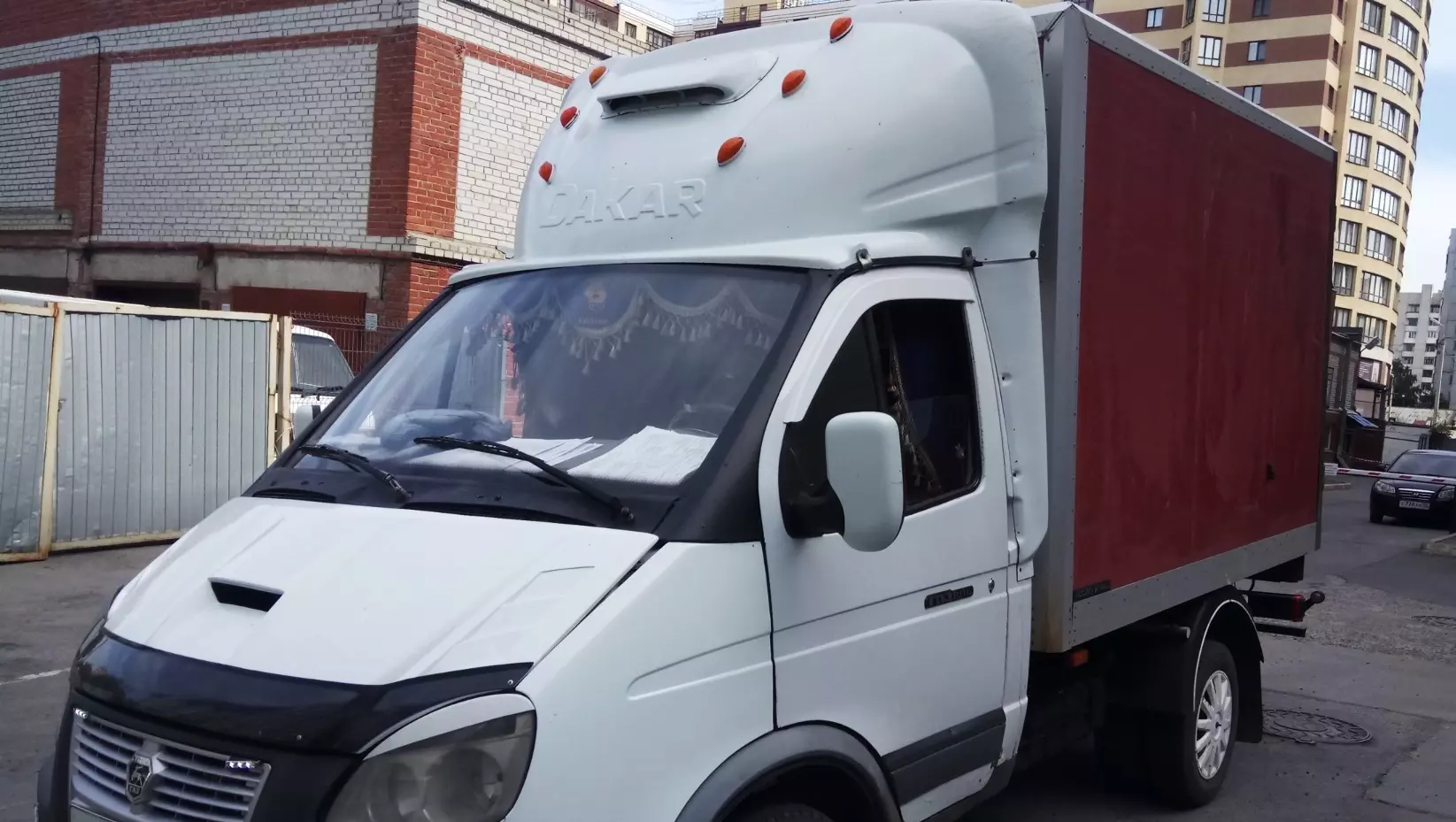 В Челябинске ГИБДД просит мэрию избавиться от стихийной стоянки грузовиков