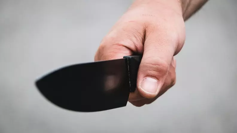 Челябинец напал на сожительницу с ножом в магазине