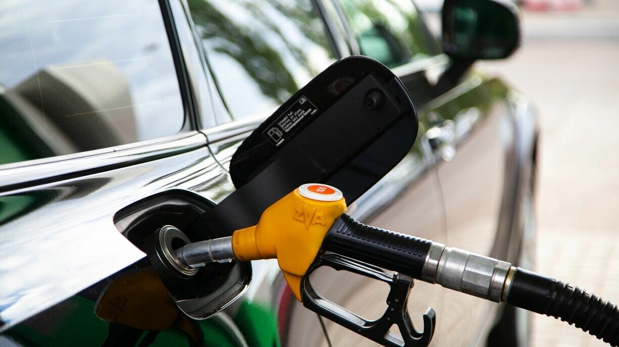 Самые низкие цены на бензин нашли в Челябинской области