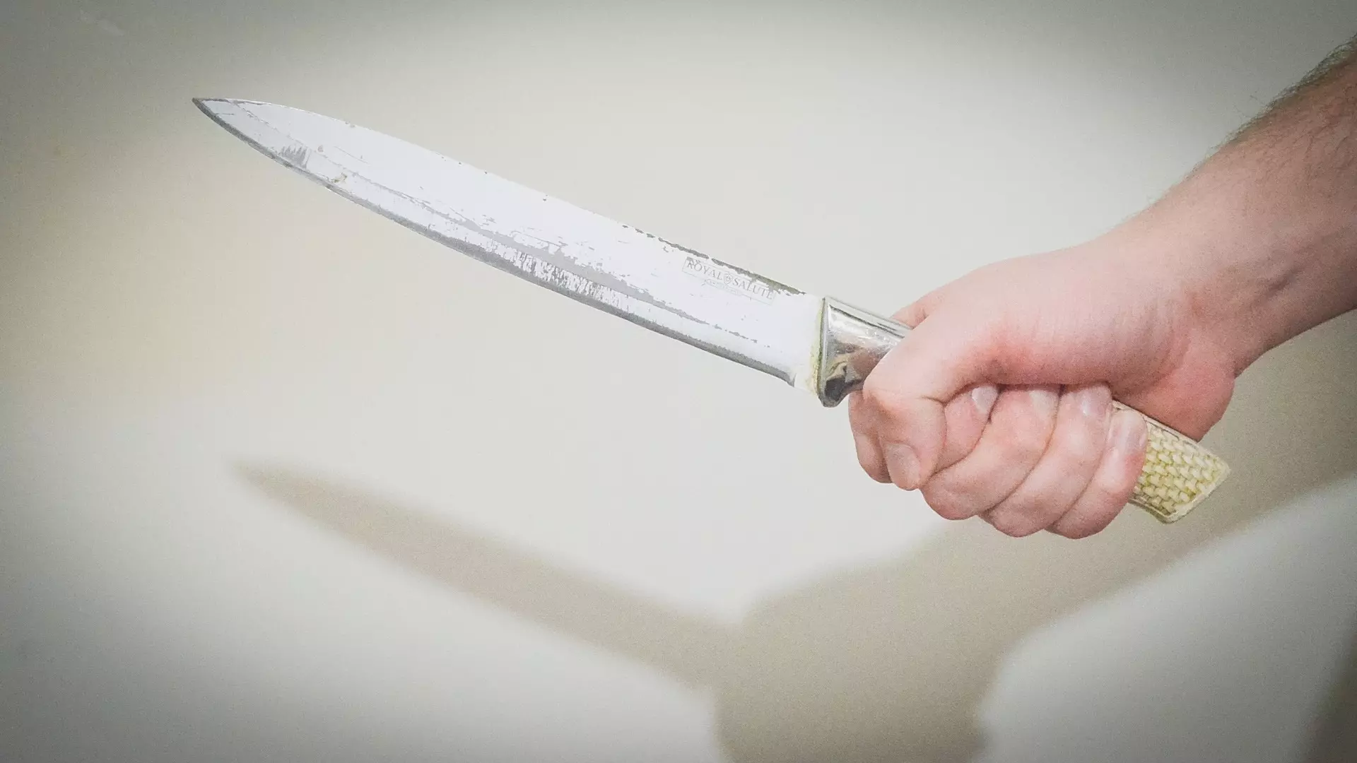 Пьяный мужчина напал с ножом на росгвардейца в Магнитогорске