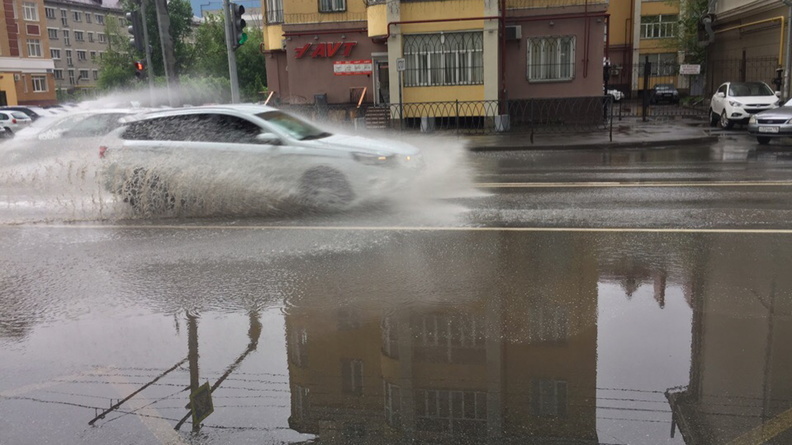 Подтопления после сильного дождя ликвидируют в Челябинске