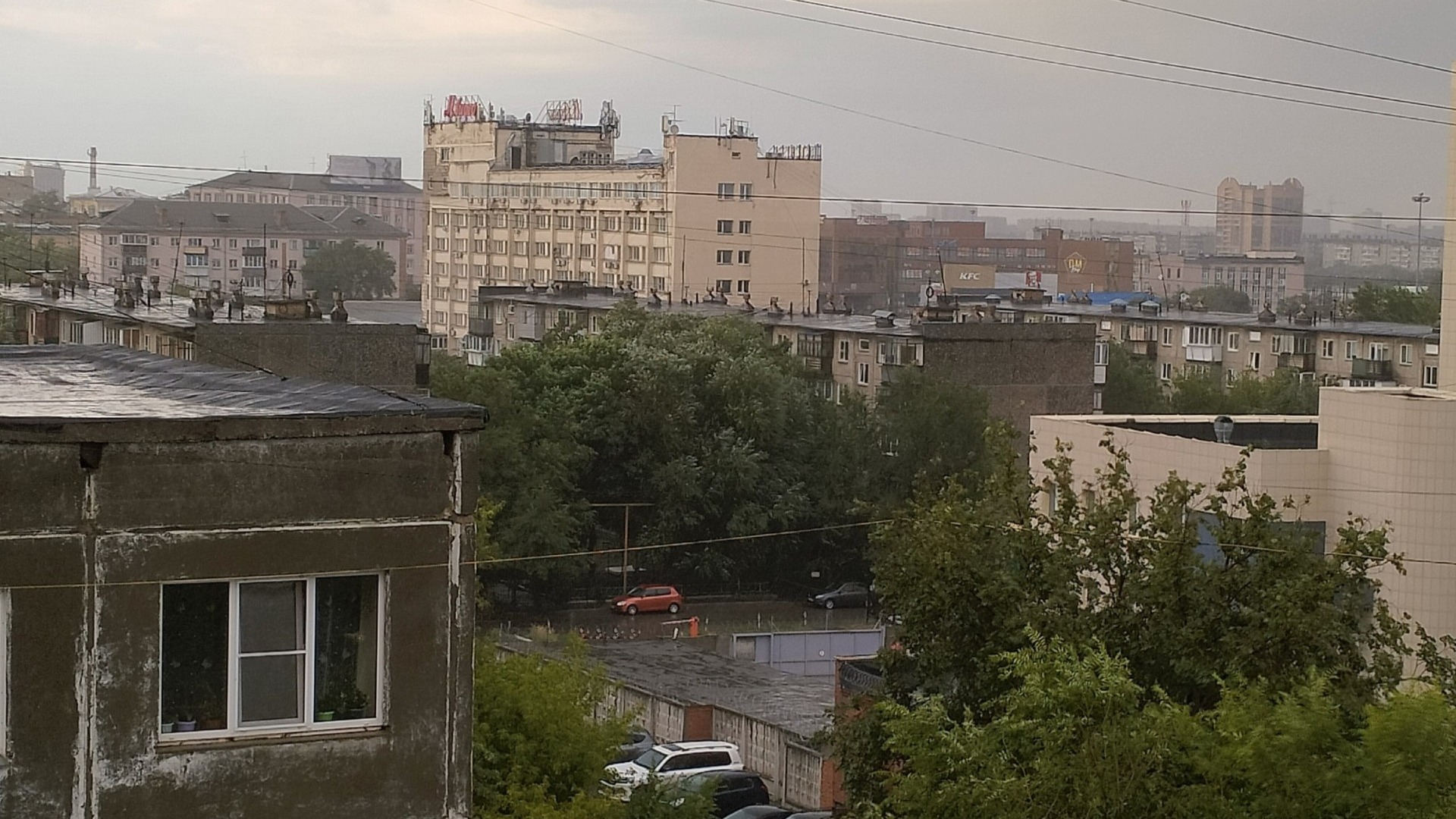 Дождливая погода в Челябинской области внесла изменения в планы проведения Дня знаний