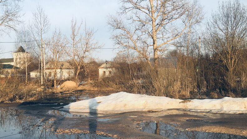Отрезало от цивилизации: заливает талыми водами поселок в Челябинской области