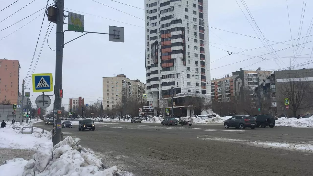 Улице Блюхера в Челябинске уделяют мало внимания дорожники