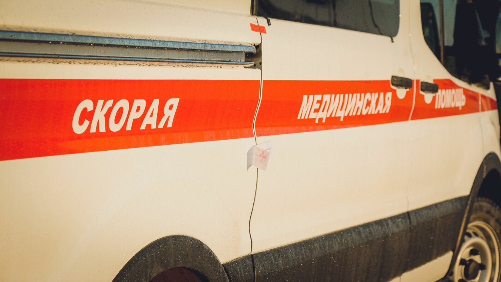 12-летняя школьница выпала из окна третьего этажа в Челябинской области