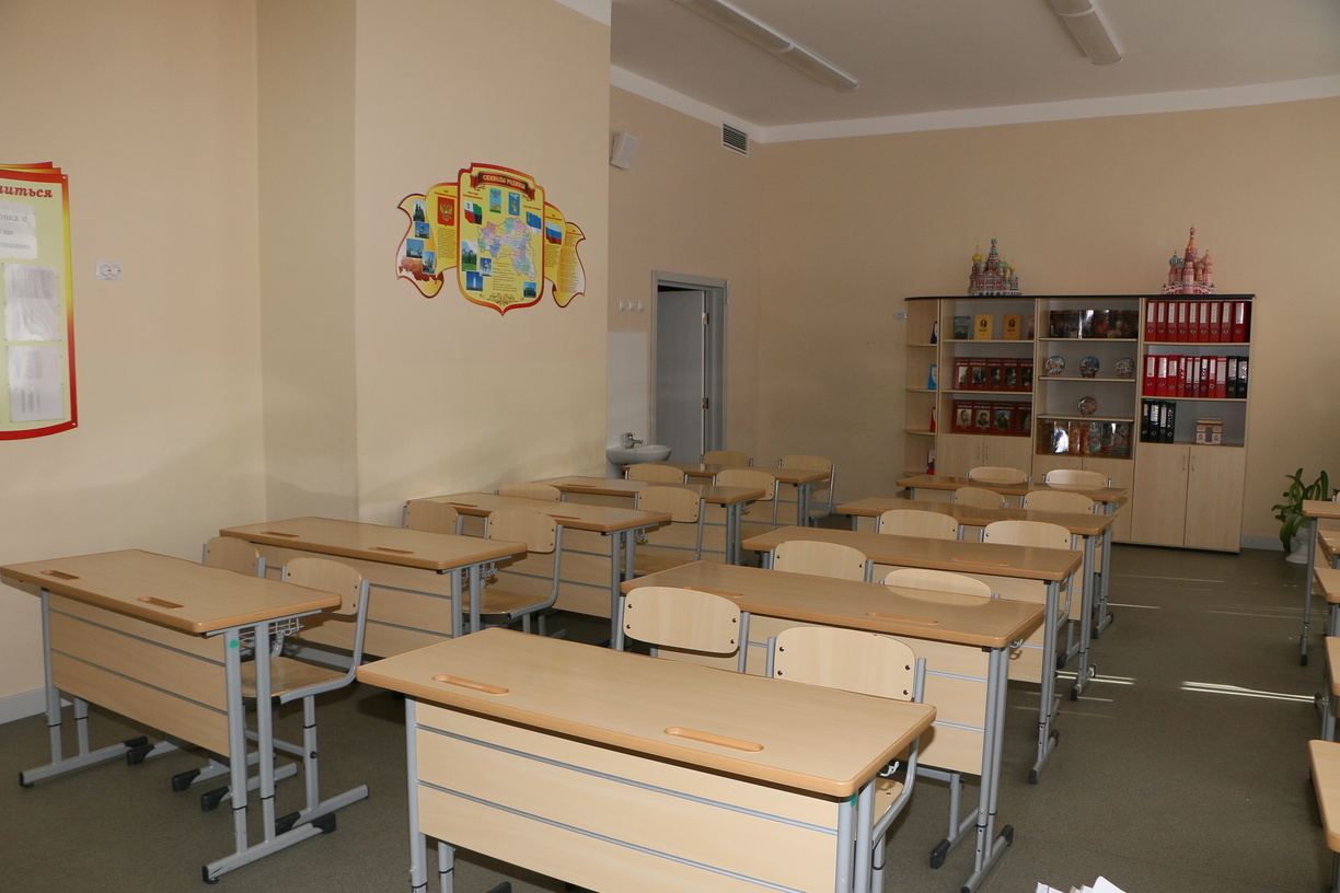 Потолок обрушился в младшей школе Челябинской области