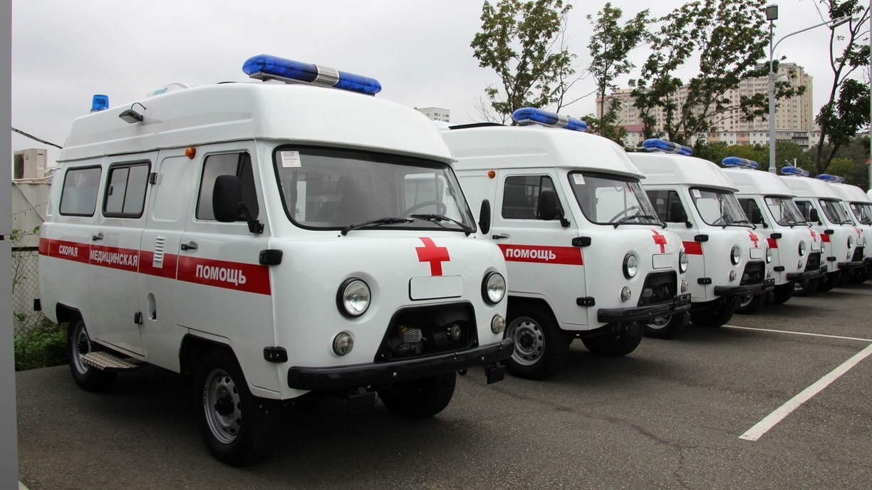 Минздрав передал военным 12 медицинских автомобилей в Челябинской области