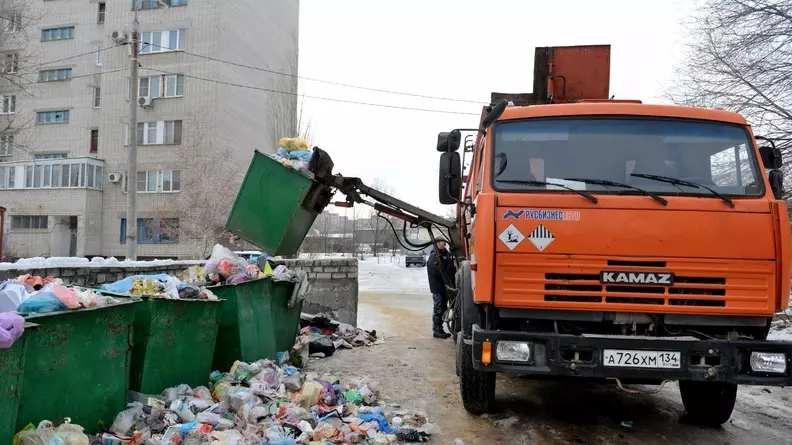 Мэрия Челябинска требует наказать регоператора за невывоз мусора