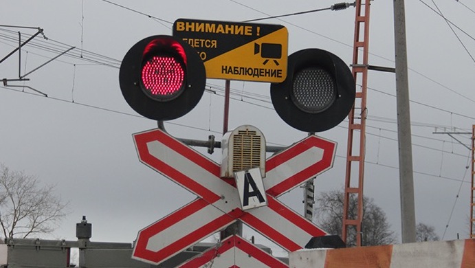 Многочасовые пробки образуются на ж/д переездах в челябинском городе