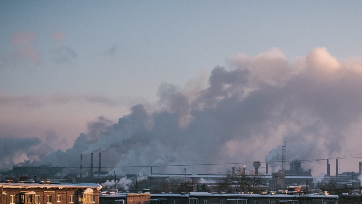 Удушающие выбросы от металлургического комбината беспокоят челябинцев