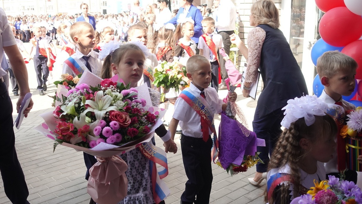 С переполнением первых классов столкнулись родители в школе Челябинска