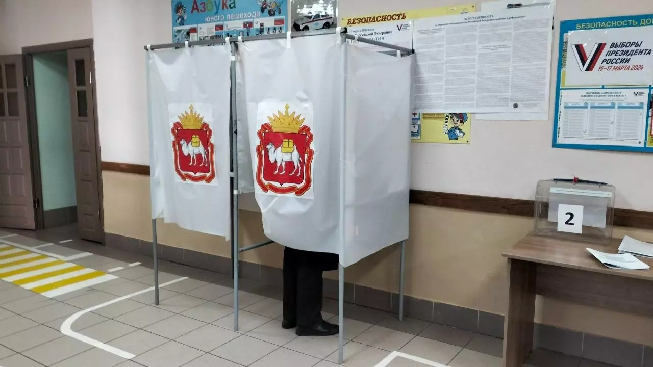 Кабинки для голосования на выборах президента России в марте 2024 года