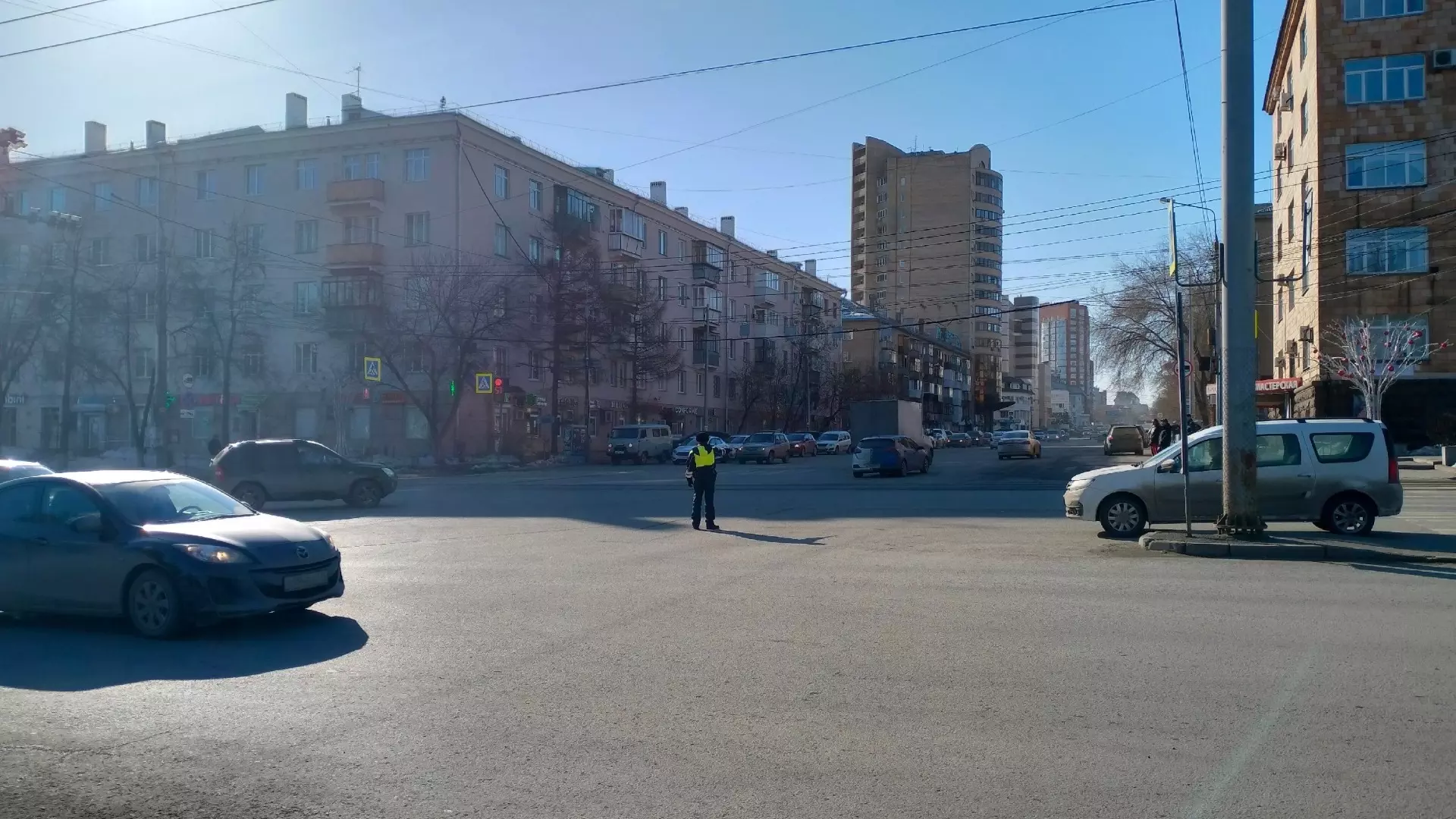 Регулируют движение в центре Челябинка утром 18 марта