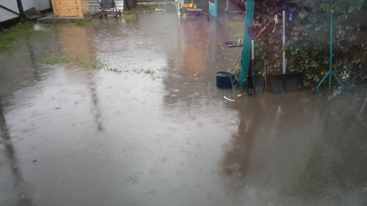 Из-за дождей затопило поселок Урицкого в Челябинске