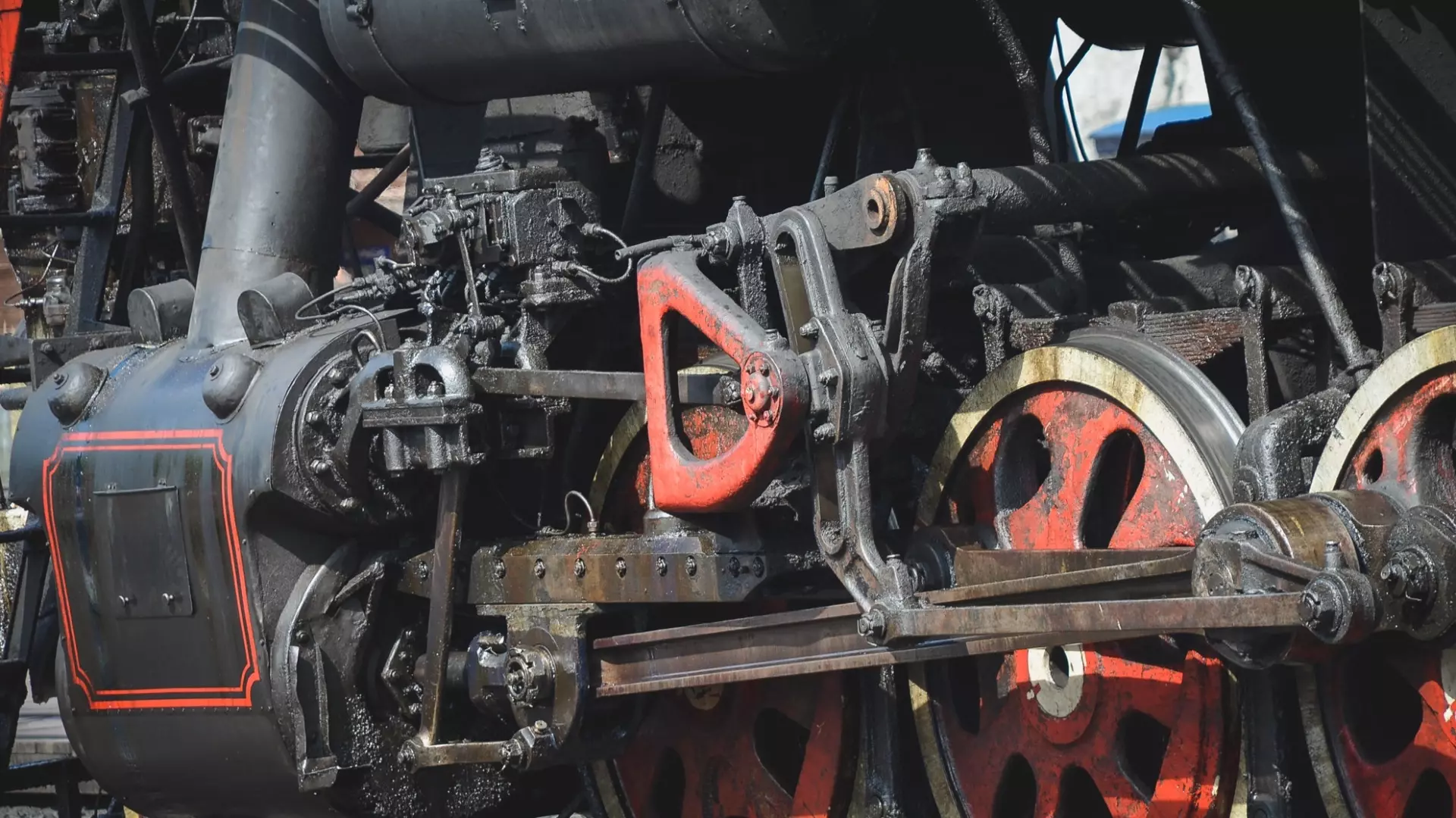 Работников локомотивного депо в Челябинске обвиняют в хищении 30 млн рублей