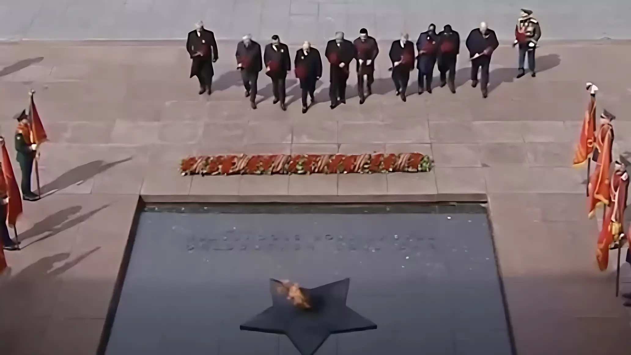 Президент Путин возложил цветы к Могиле Неизвестного Солдата