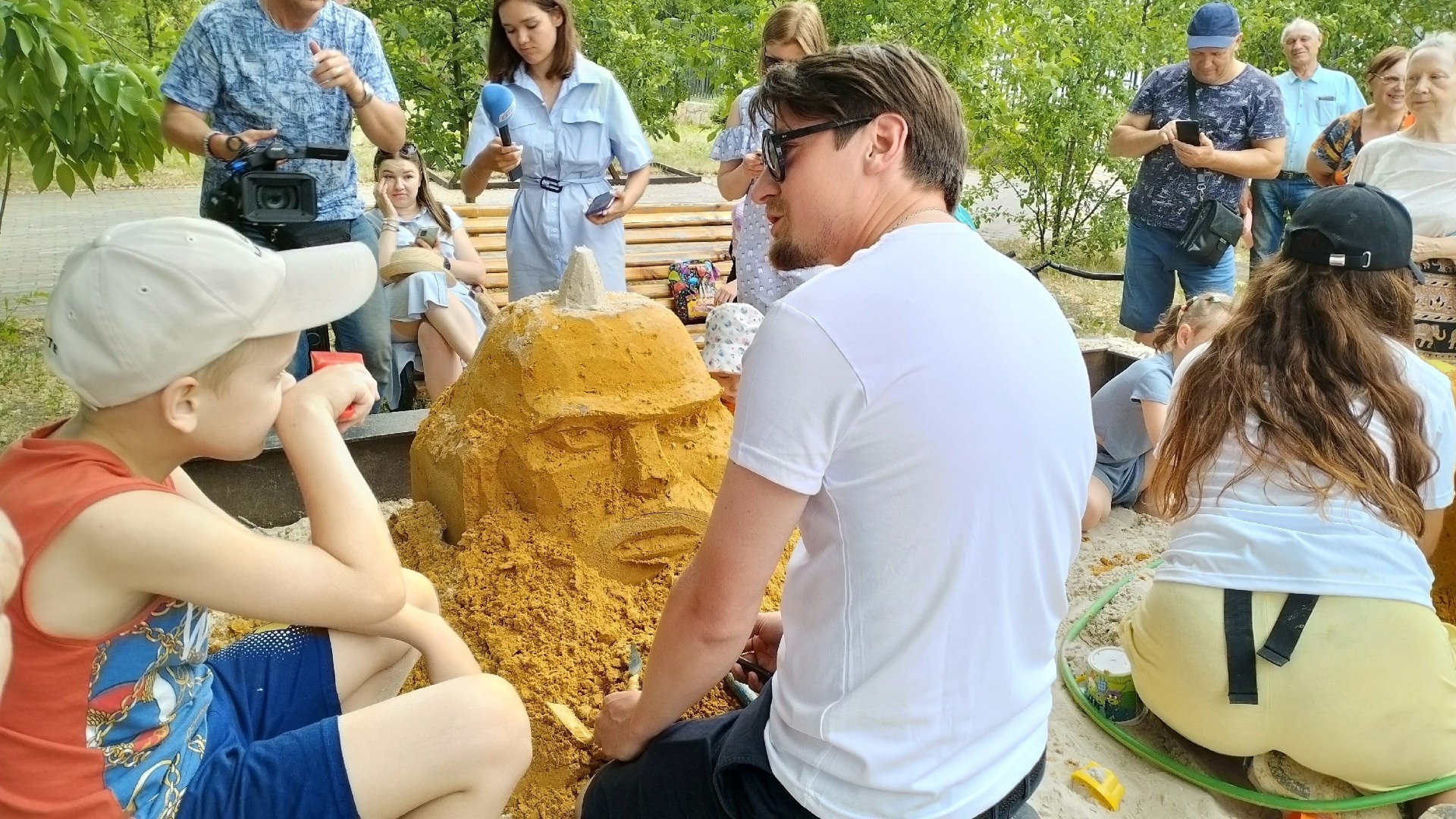Мастер-класс для детей по созданию фигур из песка провели в Челябинске