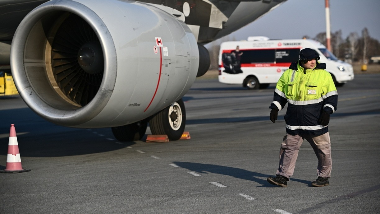 Рейс в Сочи задержали на 18 часов в челябинском аэропорту