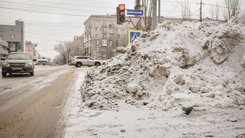 Спустя 2 дня после снегопада в Челябинске вывели уборочную технику