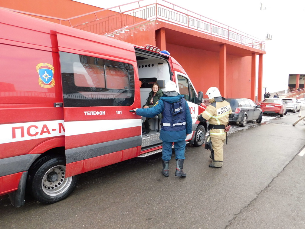 Экстренные службы выехали к ТРК «Урал» в Челябинске из-за сообщения о минировании