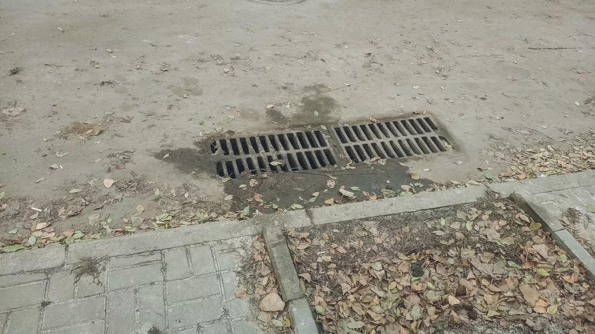 Власти Челябинска чистят ливневки в ожидании паводка