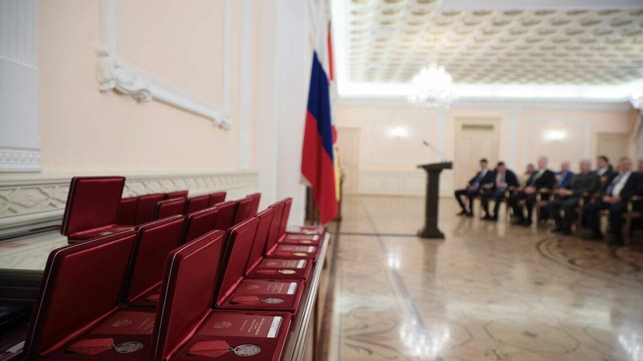 Челябинский губернатор вручил госнаграды 30 жителям региона
