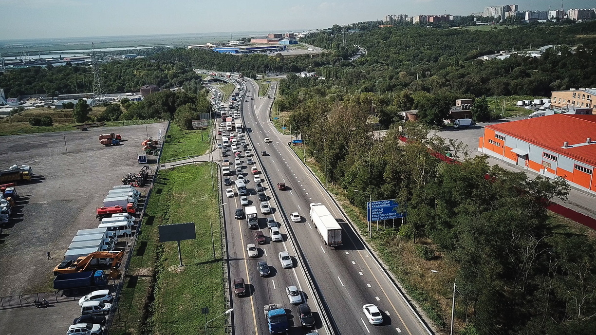 Пробка на 15 км растянулась на трассе М-5 в Челябинской области